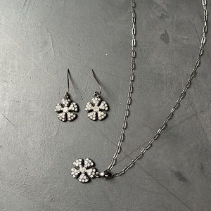 Snowflake Earring & Necklace Set ❄️ ❄️❄️